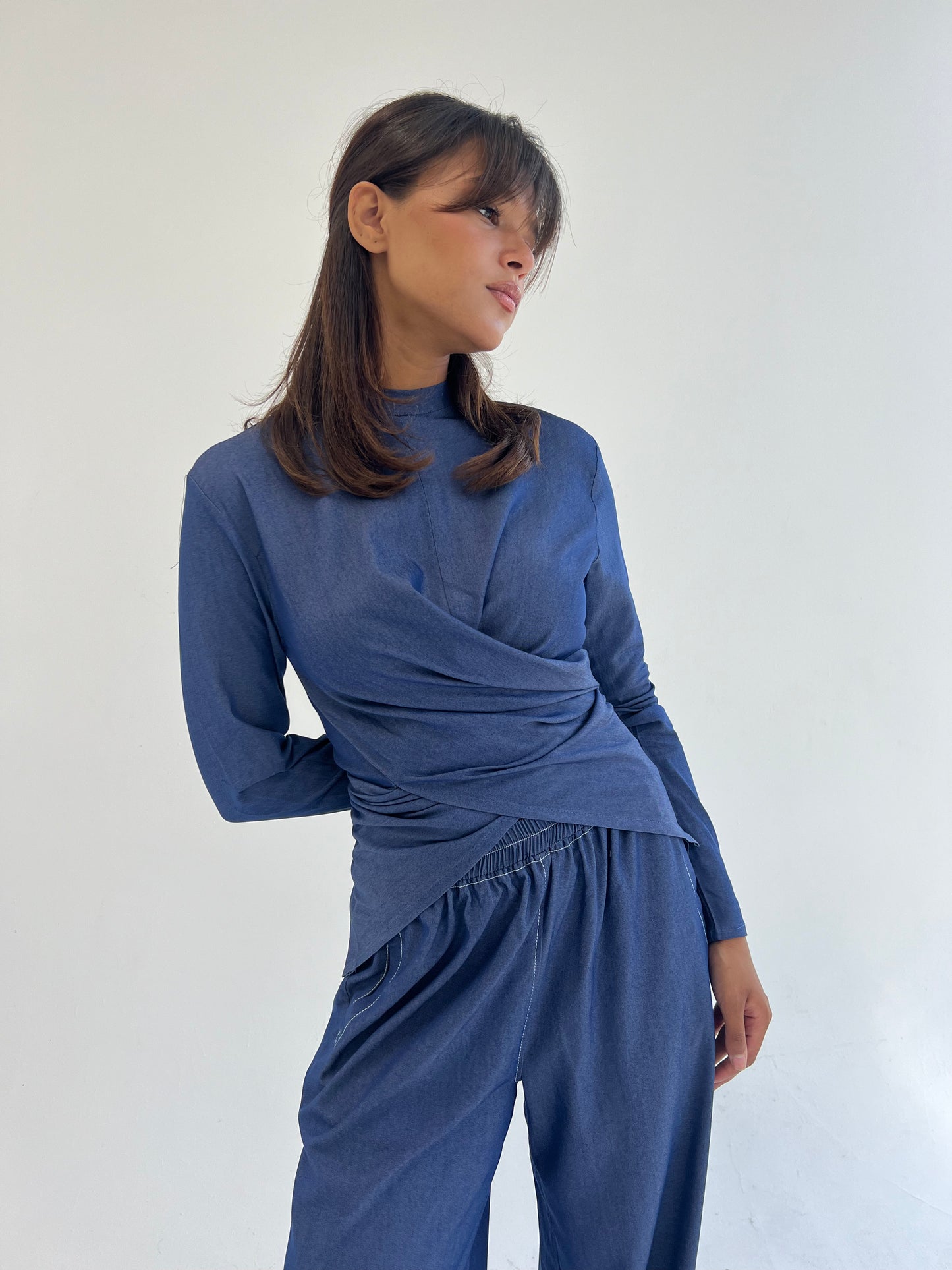 Wrap T-shirt in Light Jeans
