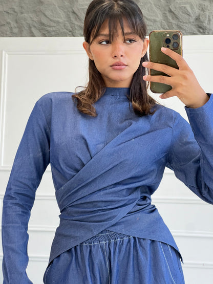 Wrap T-shirt in Light Jeans