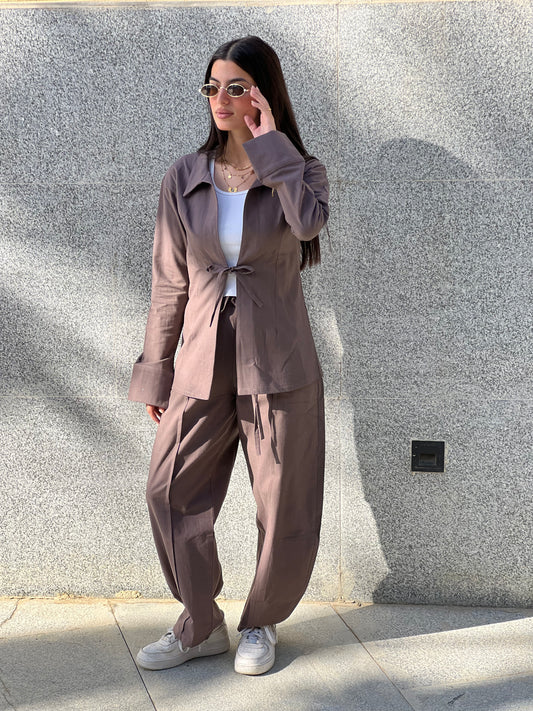 Waist-Fitted Linen Shirt in Brown