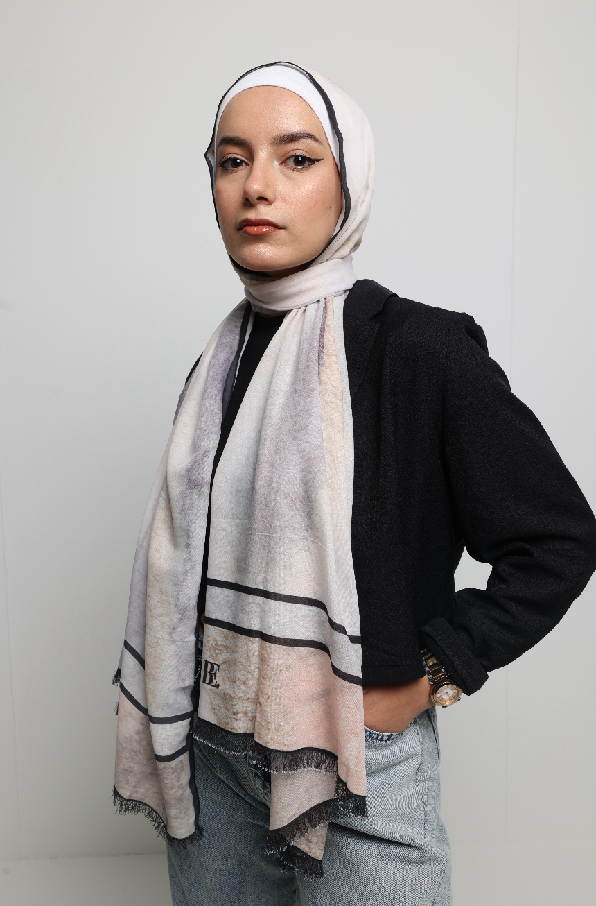 Chic Love: Beige/Black
