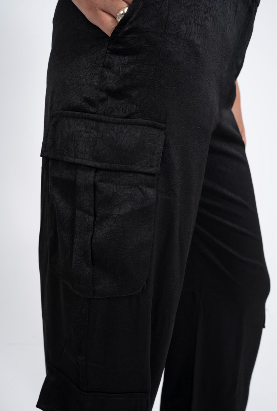 The Statement Satin Cargo in Black