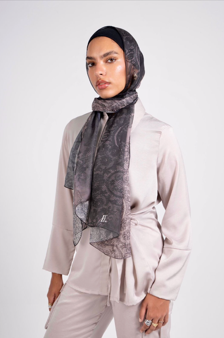 A Lace Story in Black & Nude/Beige