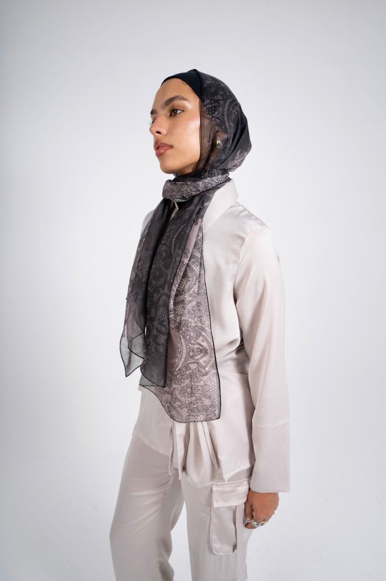 A Lace Story in Black & Nude/Beige