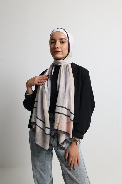 Chic Love: Beige/Black