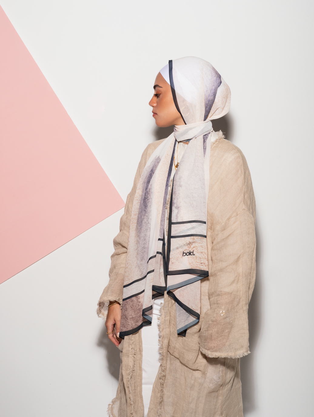 Chic Love: Beige/Black